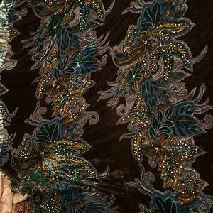 New with tag Shawl Fringed Devore Velvet Floral Burnout Pattern, 41”x41”